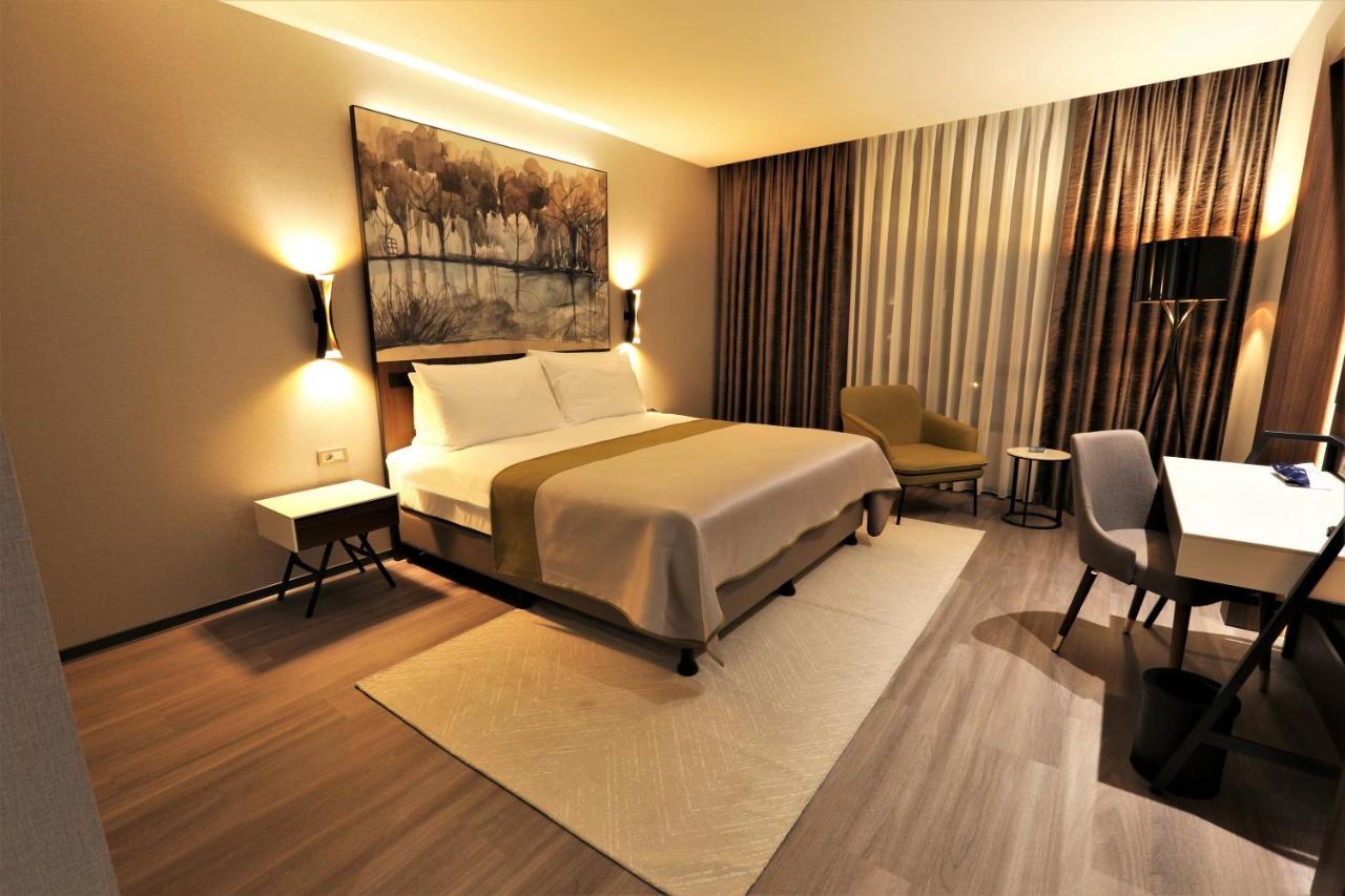 Limak Skopje Luxury Hotel ภายนอก รูปภาพ A bedroom